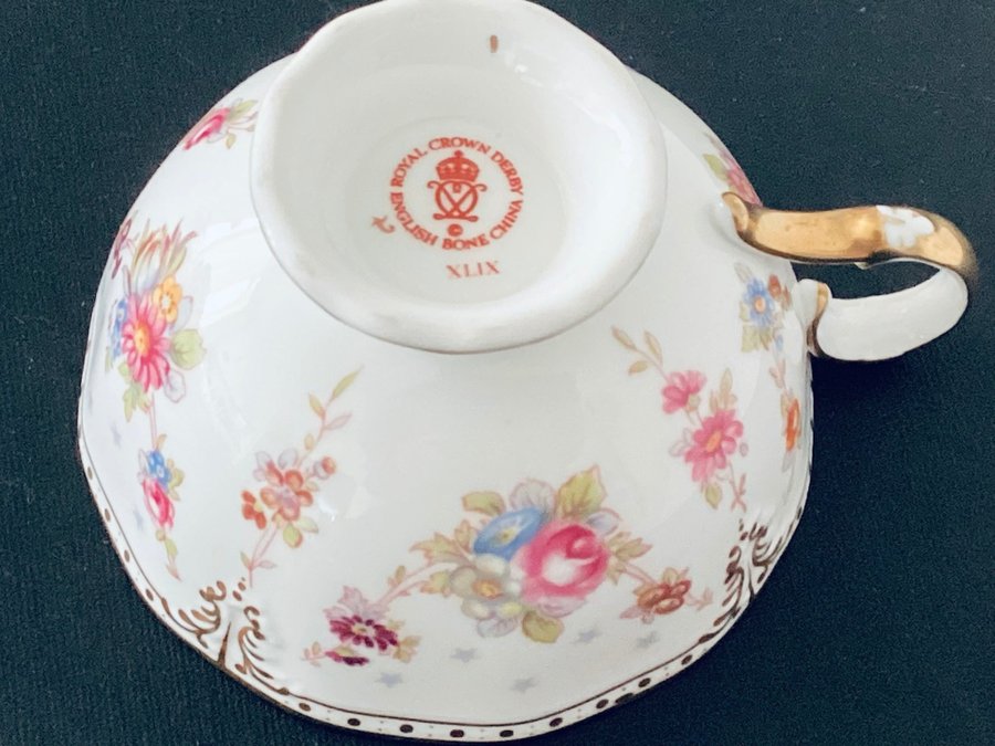 Royal Antoinette av ROYAL CROWN DERBY tekopp glänsande 22 karats guld