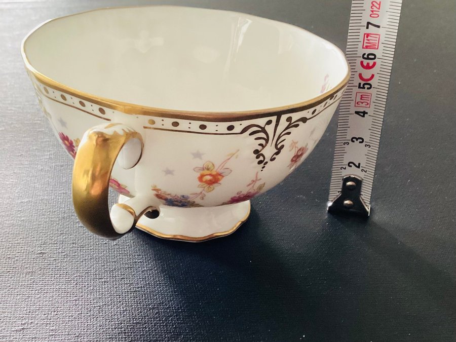 Royal Antoinette av ROYAL CROWN DERBY tekopp glänsande 22 karats guld