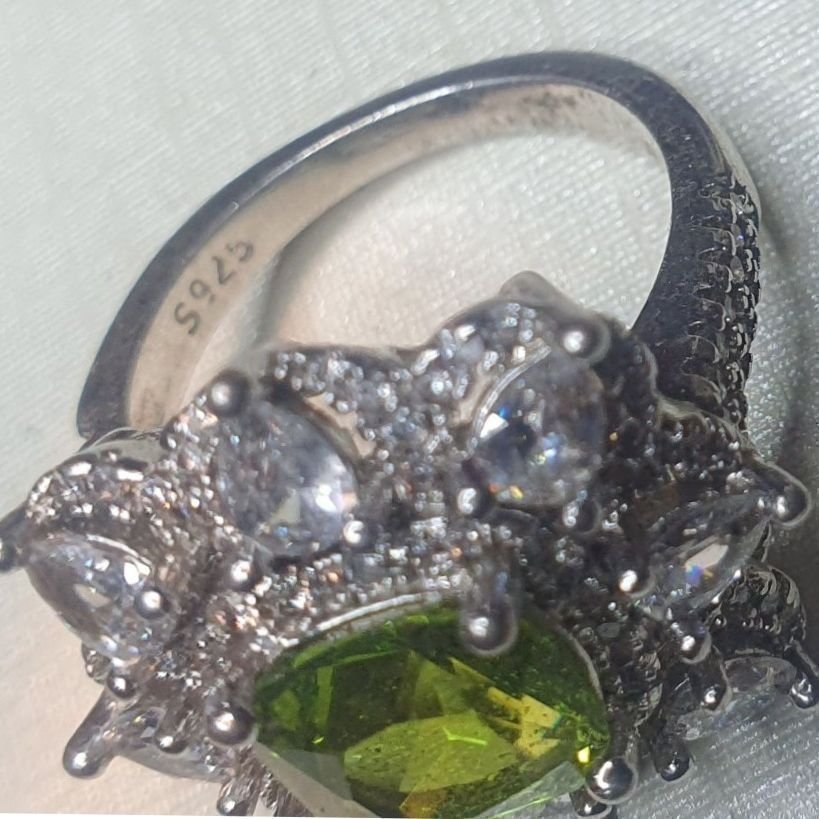 Äkta silver sterling ring med grön ädelsten peridot