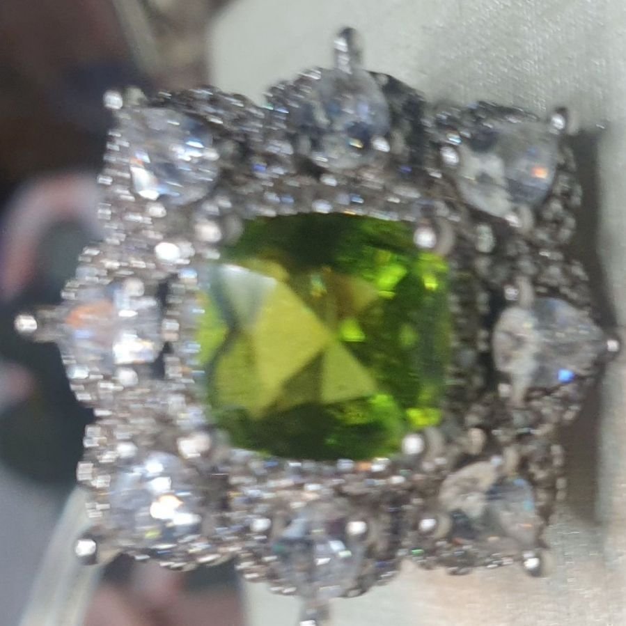 Äkta silver sterling ring med grön ädelsten peridot