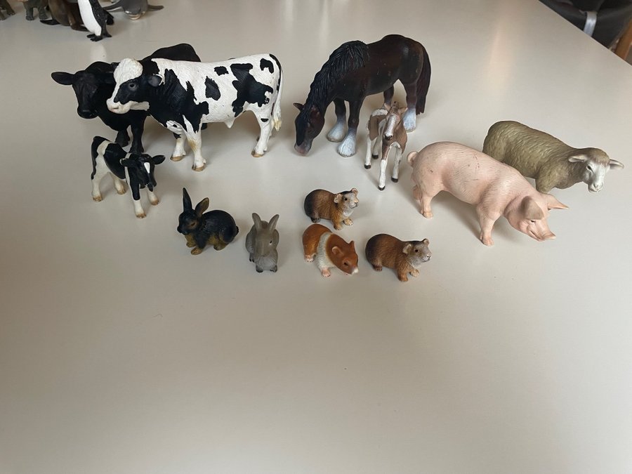 12 st Schleich Djurfigurer, bondgårdsdjur, hästar, kor, gris, får, kanin mm