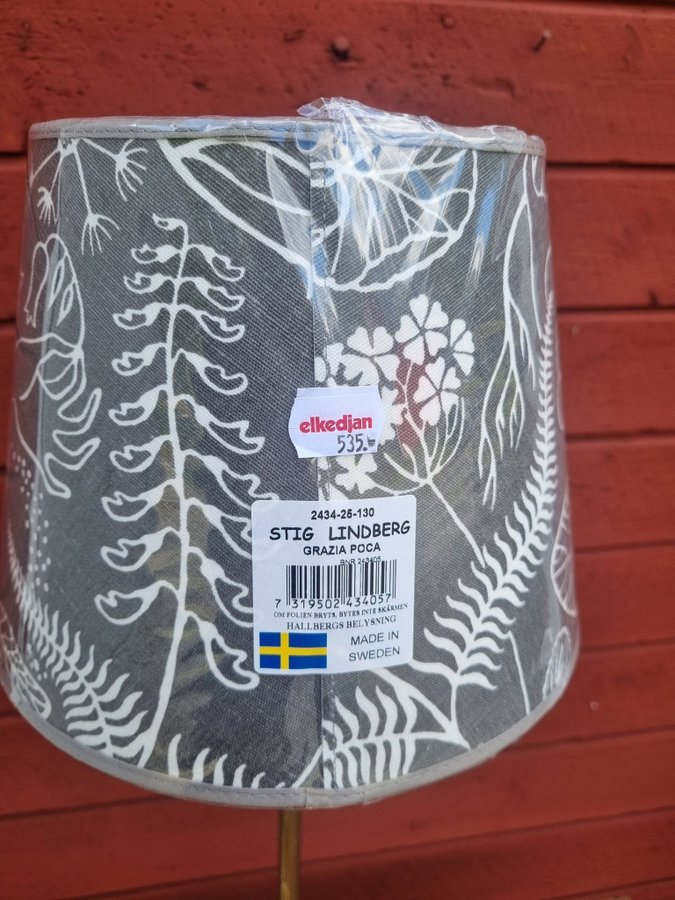 Snygg retrolampa mässingfot och lampskärm Grazia Poca Stig Lindberg