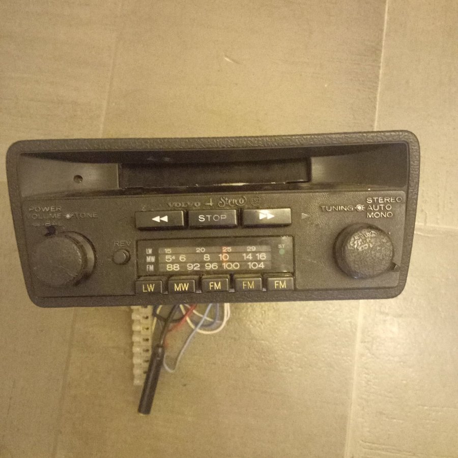 Volvo 4-stereo RX-911VO. Kassettbandspelare. Bandspelare. Radio