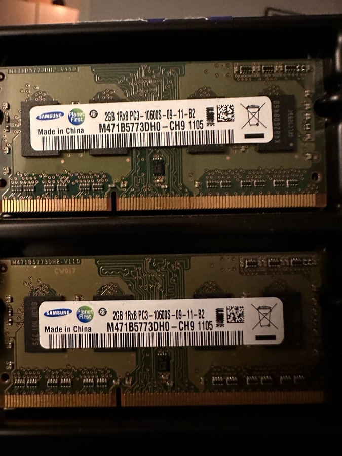 2 st Samsung 2GB 1Rx8 PC3-10600S-09-11-B2 RAM minne