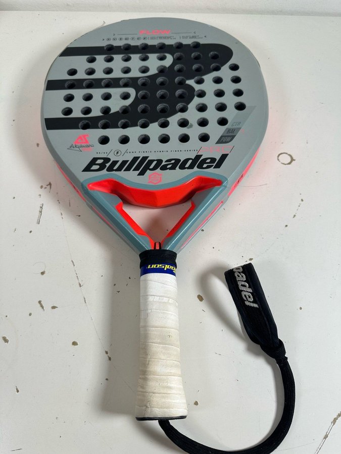 Bullpadel Flow Force Professional padelracket 350gr Vibradrive Alejandra Salazar