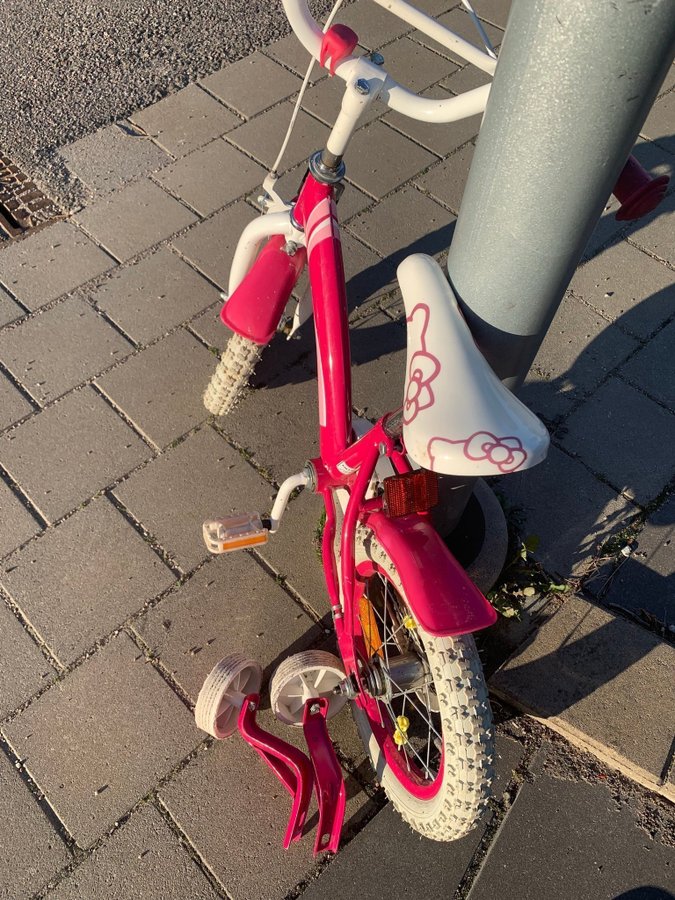 Hello Kitty barncykel med stödhjul