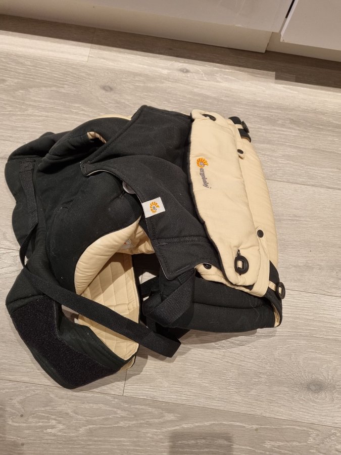 Ergobaby bärsele svart/beige