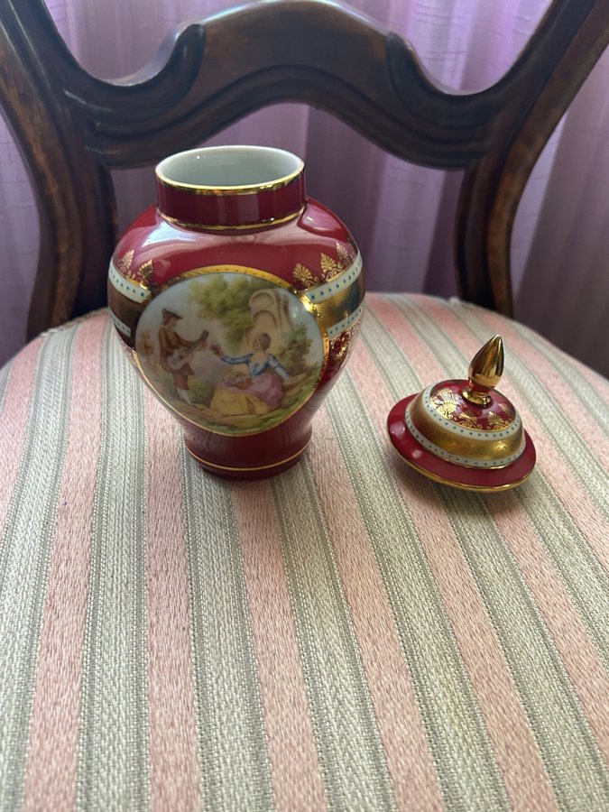 Retro Karlsbad porslin urn med lock Love story” i fint design vintage