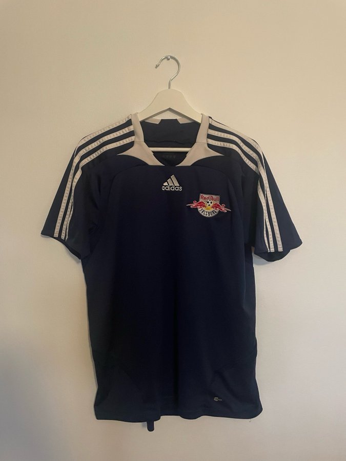 Vintage Adidas Red Bull Salzburg 2005 träningströja (XL)