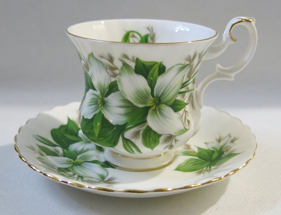 Kopp med fat TRILLIUM ROYAL ALBERT Bone China England