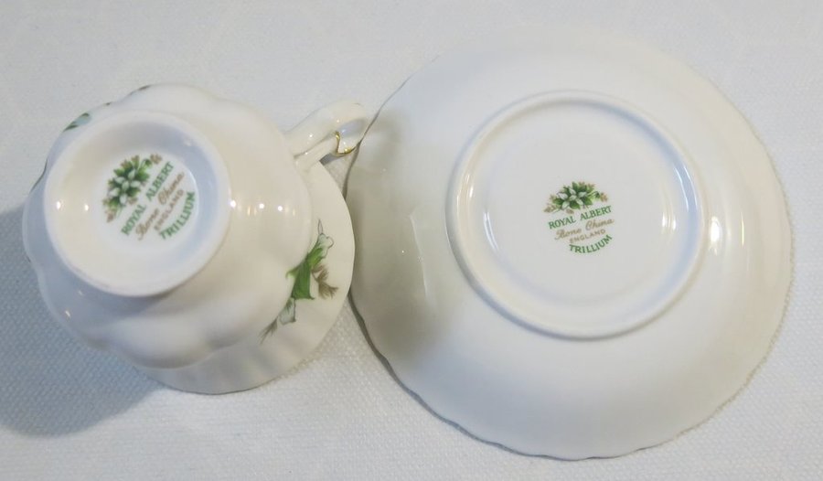 Kopp med fat TRILLIUM ROYAL ALBERT Bone China England