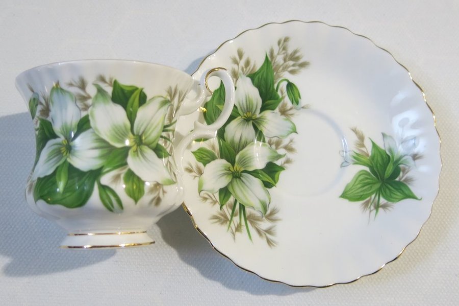 Kopp med fat TRILLIUM ROYAL ALBERT Bone China England