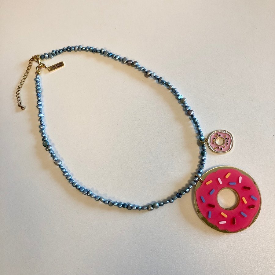 Bijouteri halsband, egen design  one of a kind! Donut sötvattenspärlor