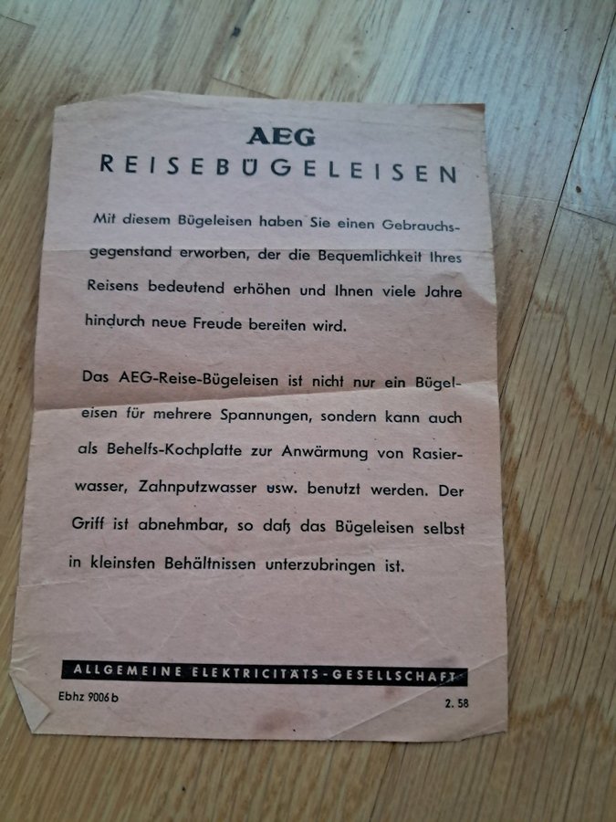 Antikt resestrykjärn. AEG Resebügeleisen