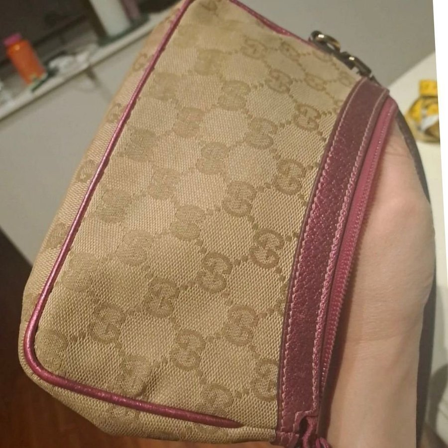 Gucci rosa pouchette väska