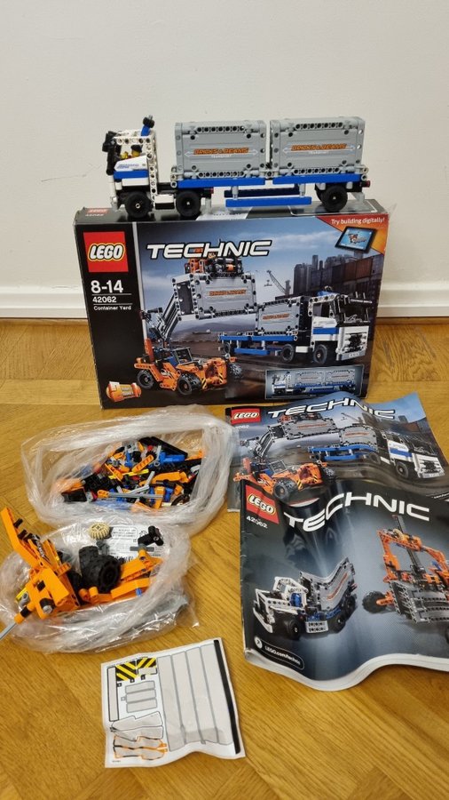 LEGO Technic 42062 Container Yard