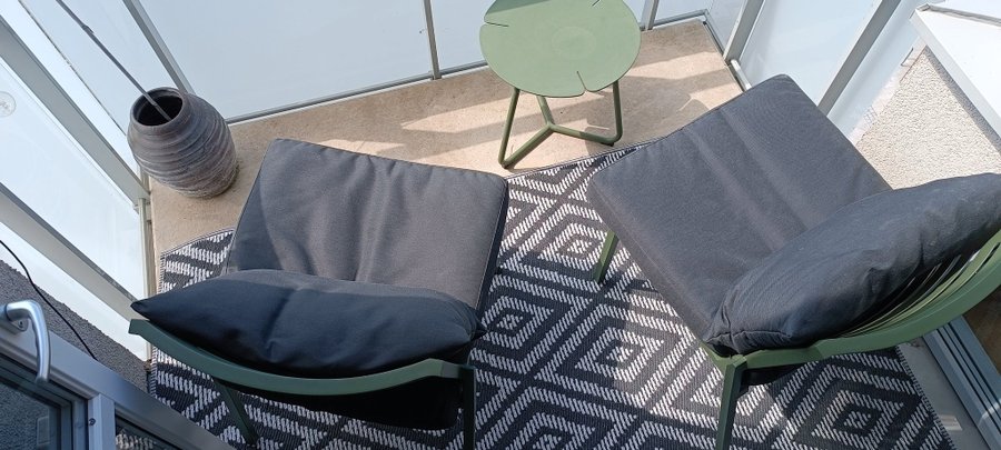 CAPRI lounge chairs + SOLLER sidobord