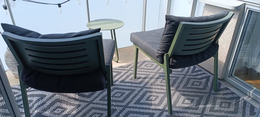 CAPRI lounge chairs + SOLLER sidobord