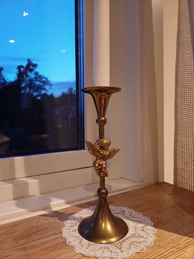 Vacker ängel ljusstake i mässing vintage