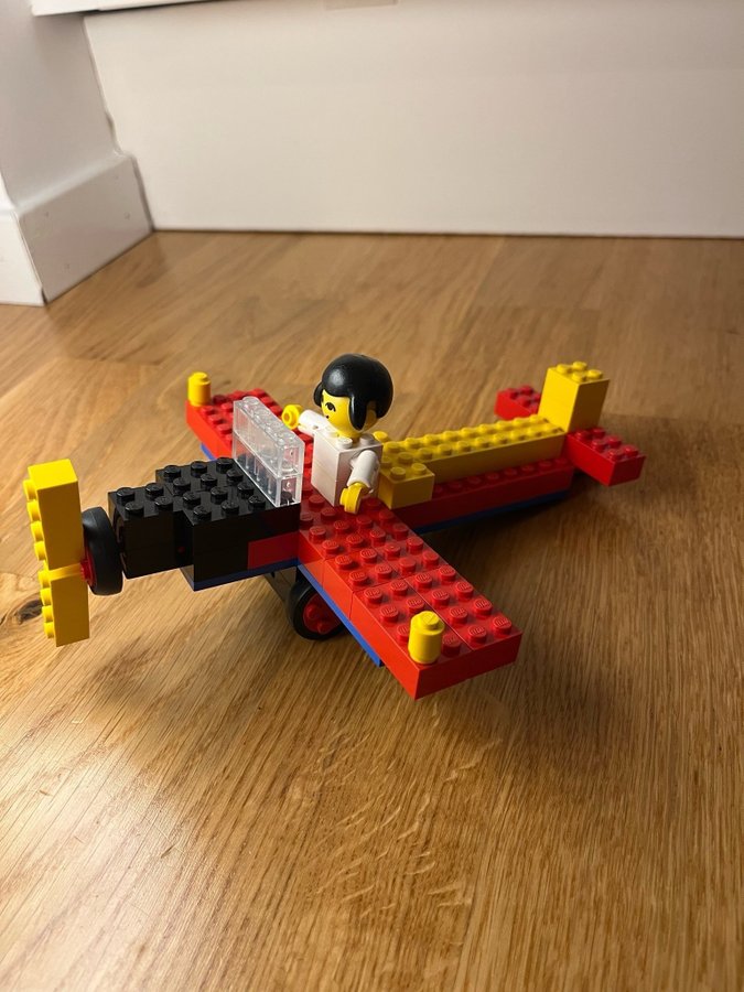 Lego - Aeroplane and Pilot (250)