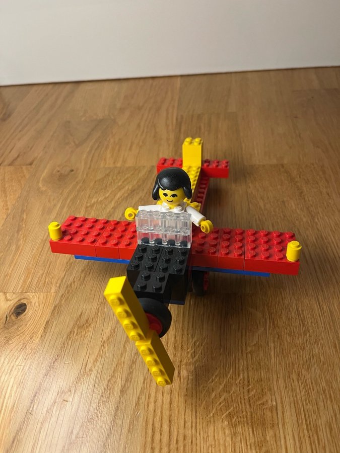 Lego - Aeroplane and Pilot (250)