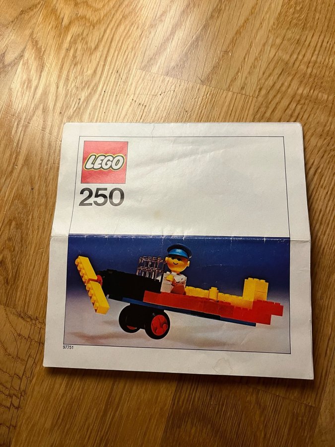 Lego - Aeroplane and Pilot (250)