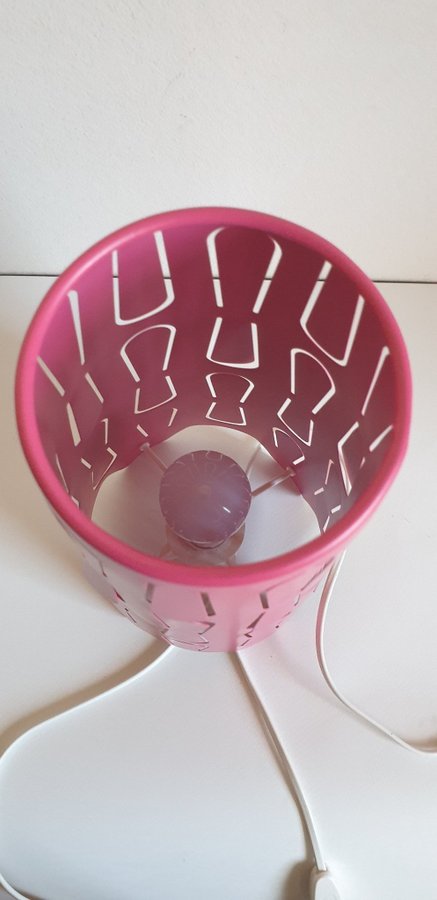 Ikea bordslampa - Kajuta i rosa metall