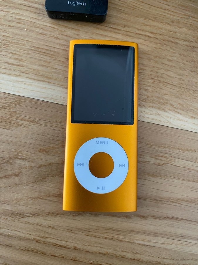 Logitech s-00001 + iPod nano (4th generation)