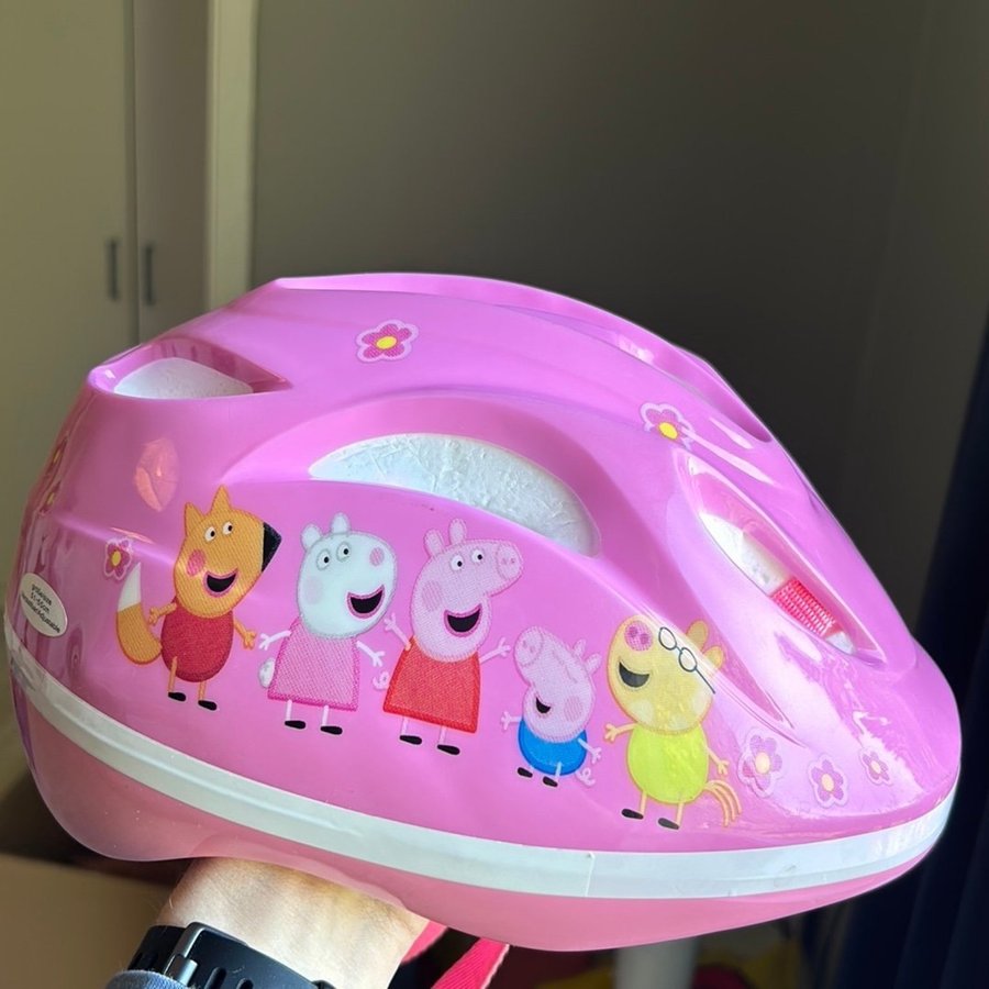 Rosa cykelhjälm med Peppa Pig motiv