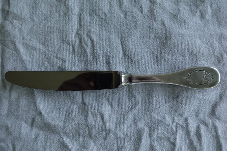 Kniv Wilkens. Tandad matkniv med rostfritt blad och skaft i nysilver(?)