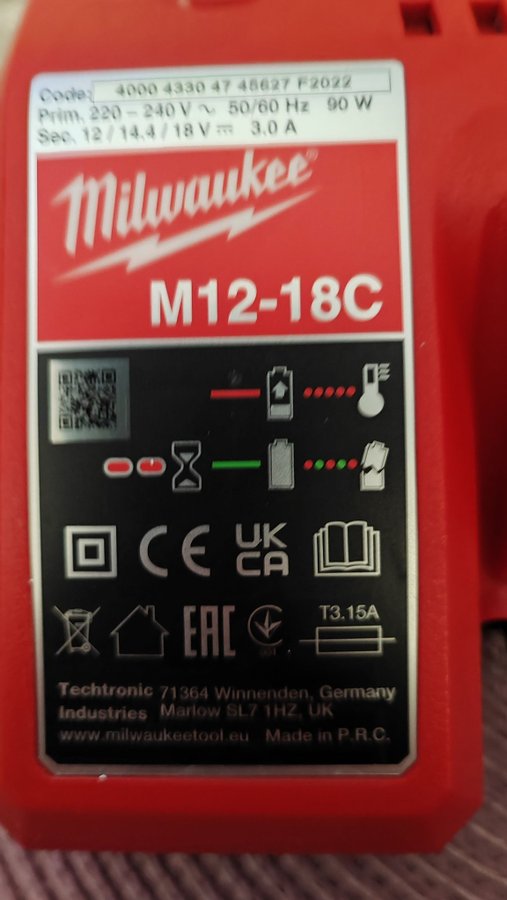 Milwaukee M12-18C Laddare  5.0Ah Batteri