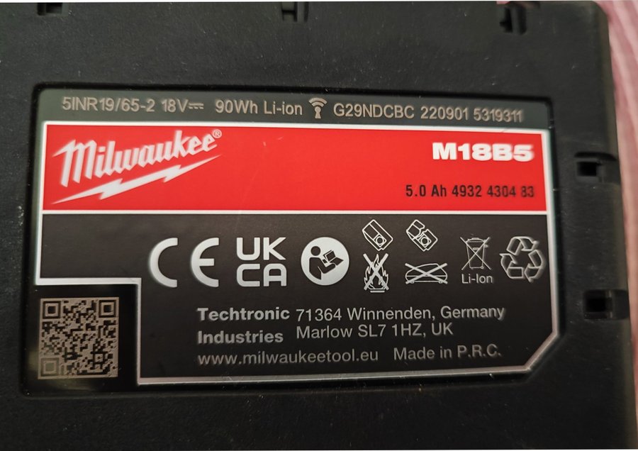 Milwaukee M12-18C Laddare  5.0Ah Batteri