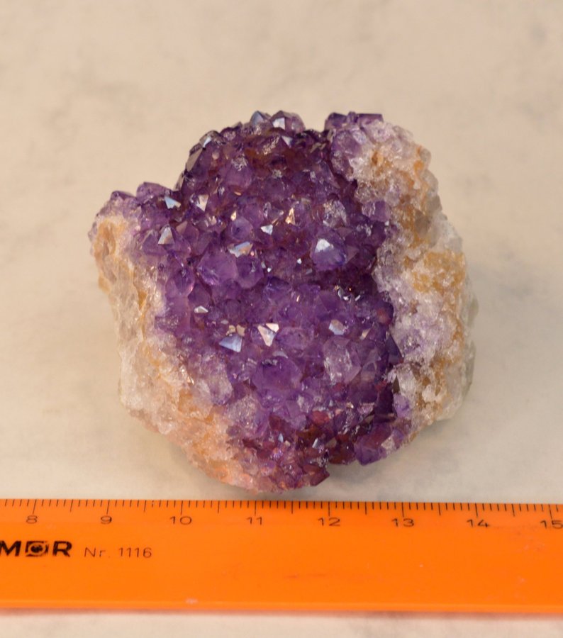 Kvarts var. Ametist (Quartz var. Amethyst)