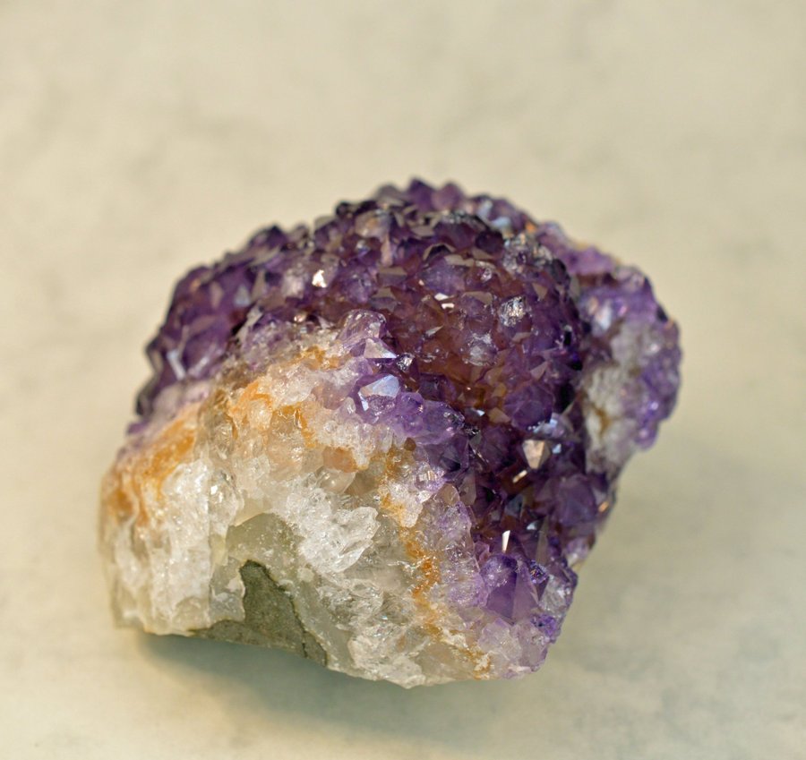 Kvarts var. Ametist (Quartz var. Amethyst)