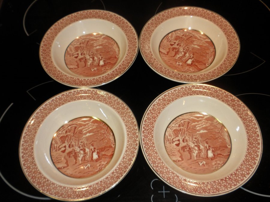 4 st engelska desserttallrikar Rustic Victoria porcelain Fenton