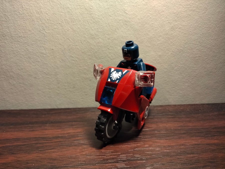 Lego Captain America på motorcykel