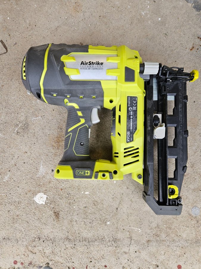 Ryobi AirStrike 18GA Spikpistol