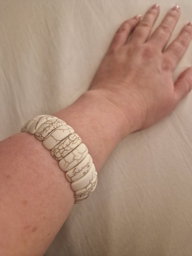 Howlite armband 23 cm