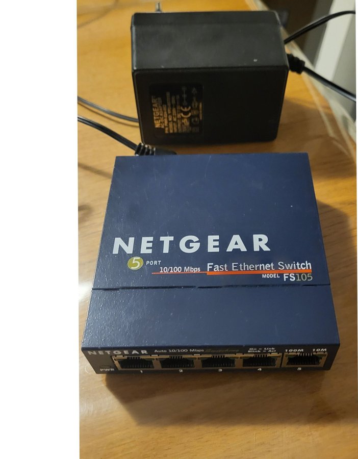 NETGEAR ProSafe 5 Port 10/100 Switch FS105 v2