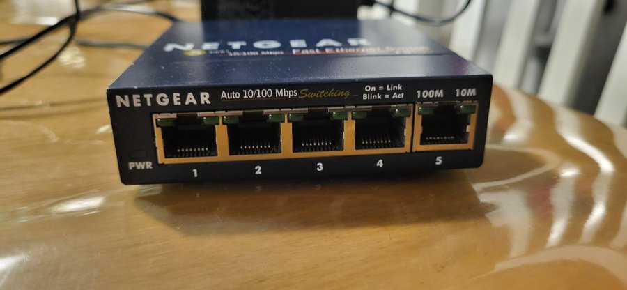 NETGEAR ProSafe 5 Port 10/100 Switch FS105 v2