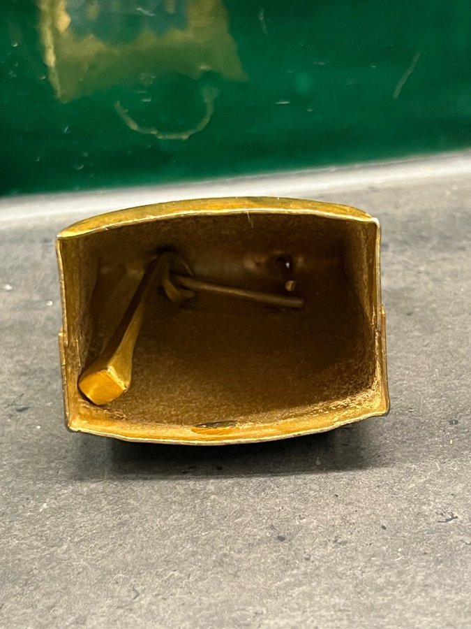 Äldre koskälla / cowbell av mässing/brass