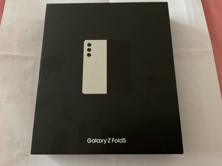 Samsung Galaxy Z Fold5 Cream.