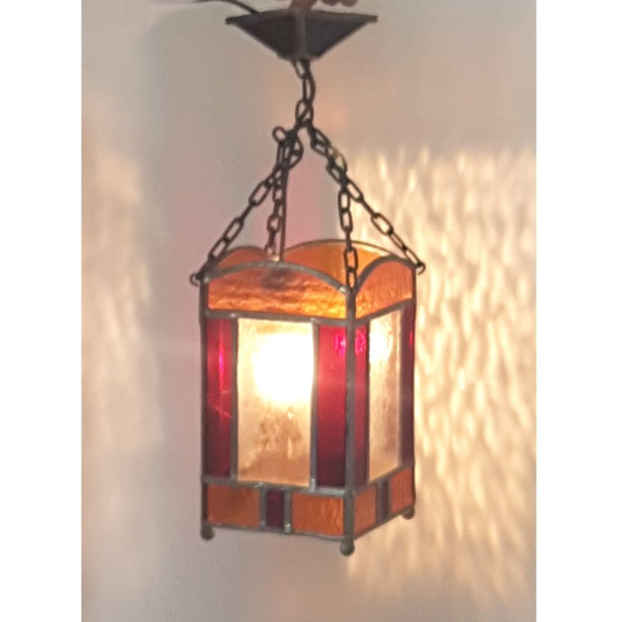 Svensk retro vintage lampa, taklampa blyinfattad med färgat glas