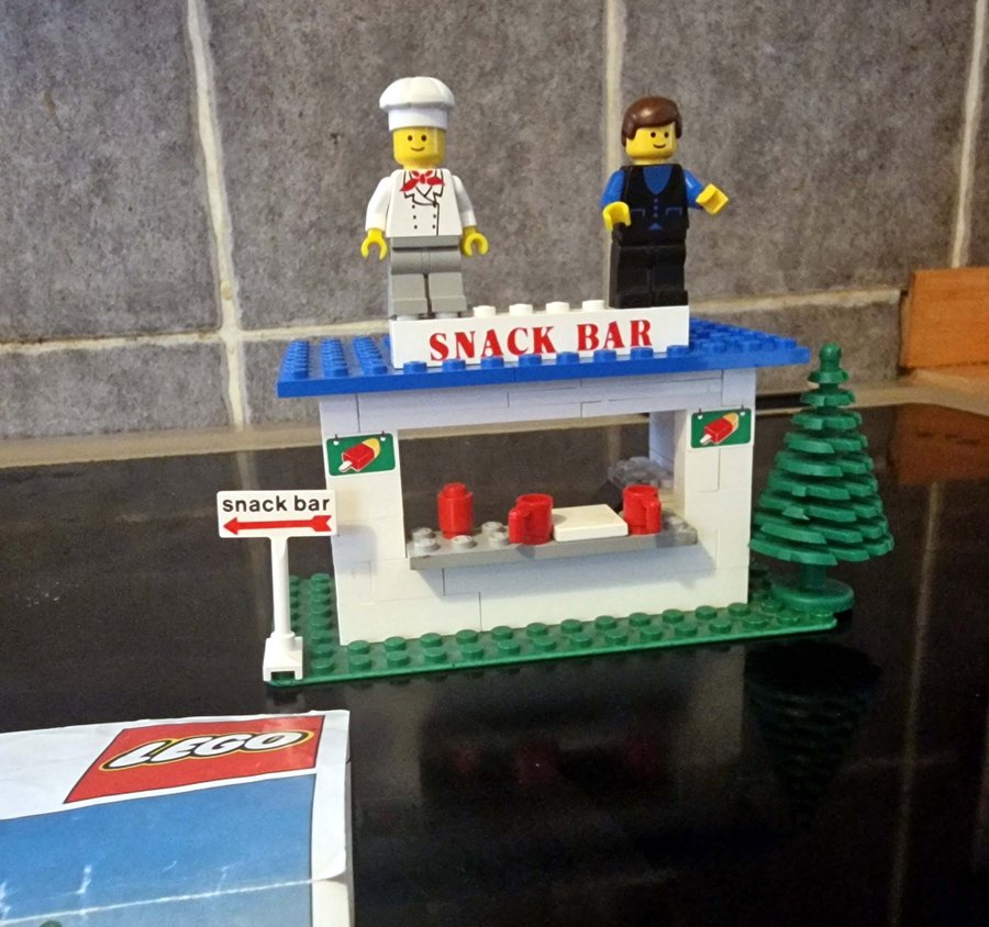 LEGO classic town 675 snack bar retro vintage legoland