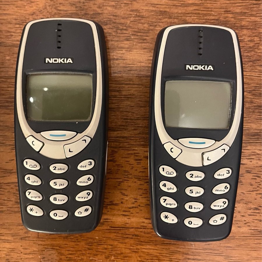 5 mobiltelefoner - Nokia 3110, 3310, 5800 och Asha 300