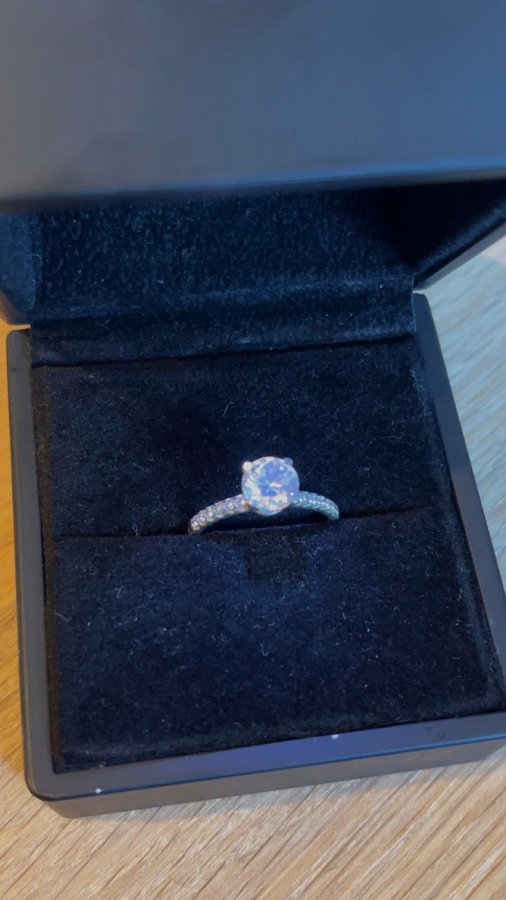 Diamantring i sterlingsilver sänkt med 4000kr