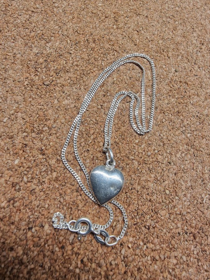 Silver necklace with pendant