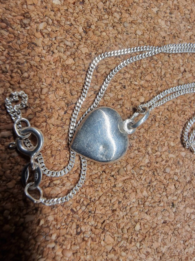 Silver necklace with pendant