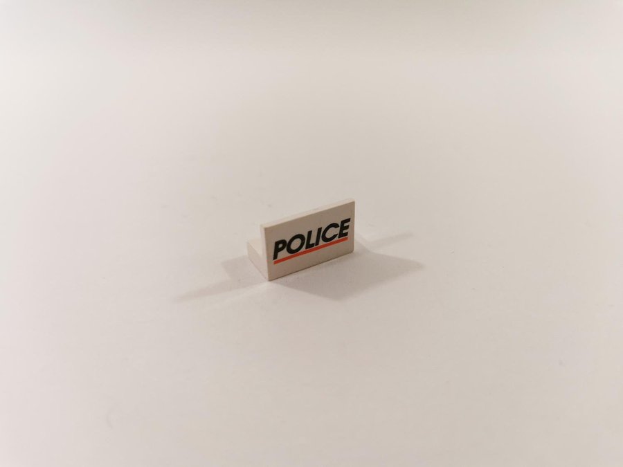 Lego - tryck - panel - 1x2 - part 4865pb002 - police - polis - vit