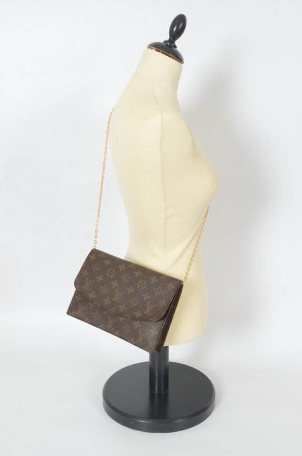 LOUIS VUITTON POCHETTE LAVA 23 VÄSKA AXELREMSVÄSKA CLUTCH Nypris 14 000kr